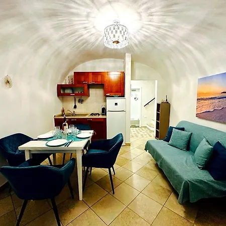 Historic Center Sanremo,10 Min To The Sea Апартаменты